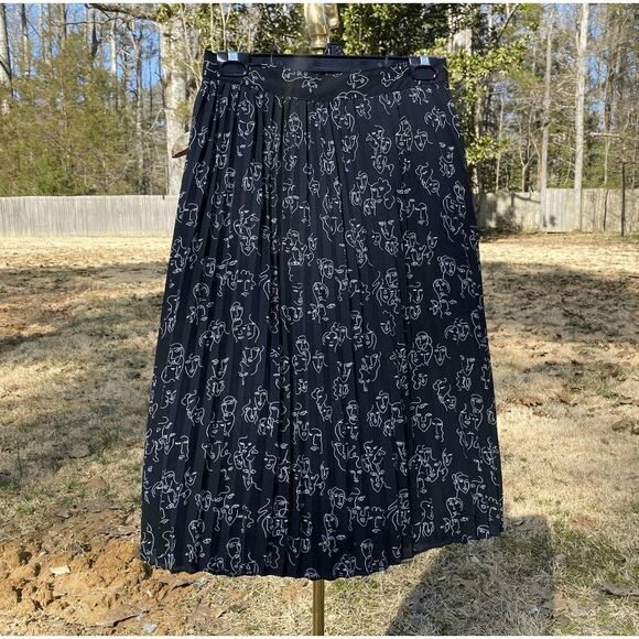 a new day Black Abstract Face Art Pleated A-Line Skirt - Picture 2 of 7